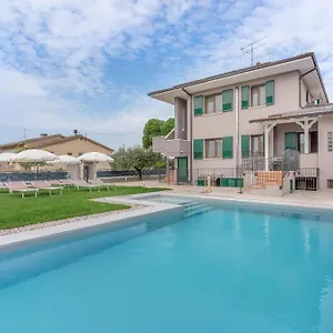 -free Pool And Parking- Garda House Appartement